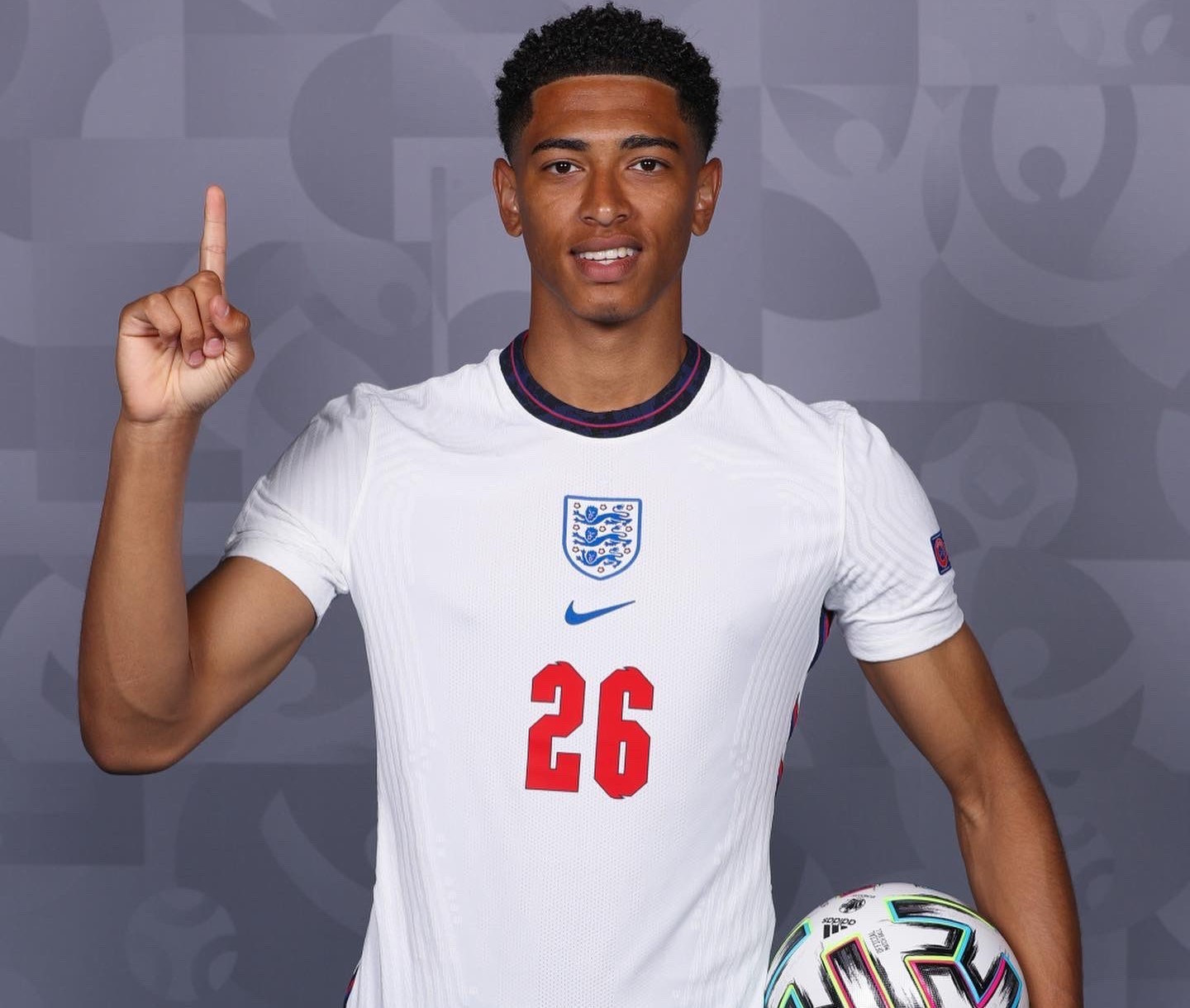 33岁内马尔爆发！17分钟戴帽救赎！3场轰5球1助，冲击明年世界杯