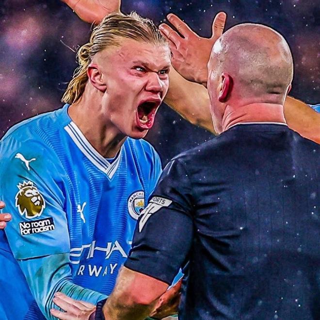 中场核心连续突破防守制造射门机会