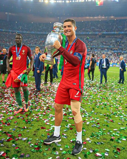 前锋连续两轮破门，全队士气高涨