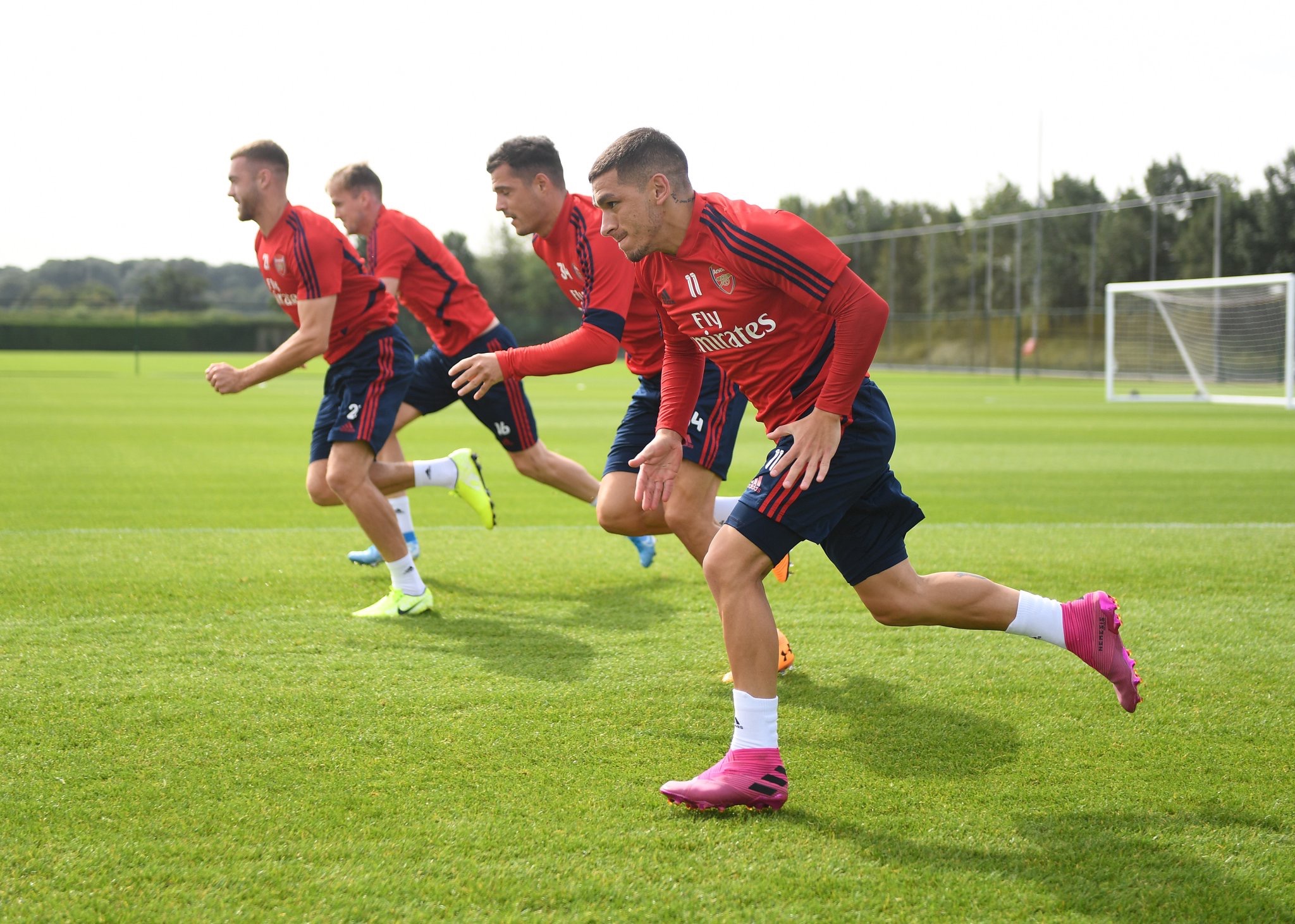 狼队主帅：三个丢球如孩童游戏般白送曼联